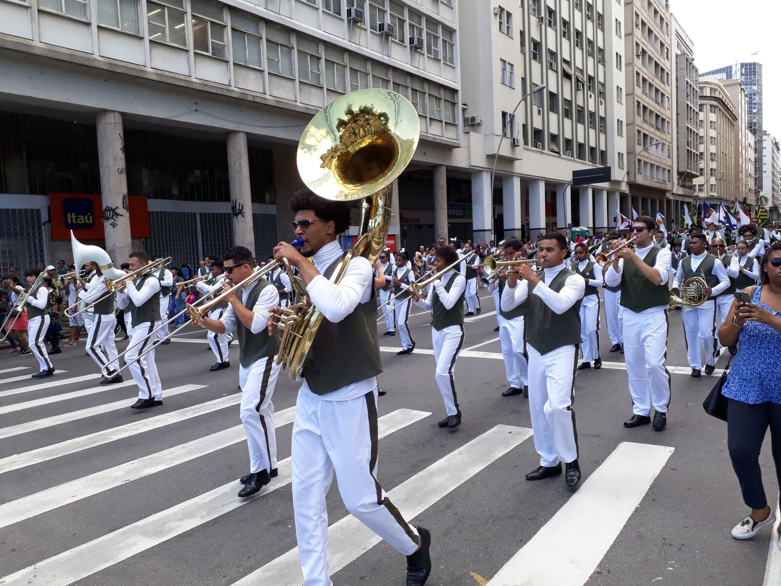 Desfile cívico de 7 de setembro: “marca registrada” do Colégio Plínio Leite